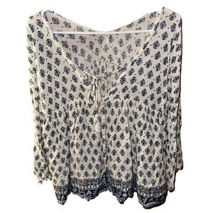 En Creme White and Blue Floral Peasant Top - Size Large